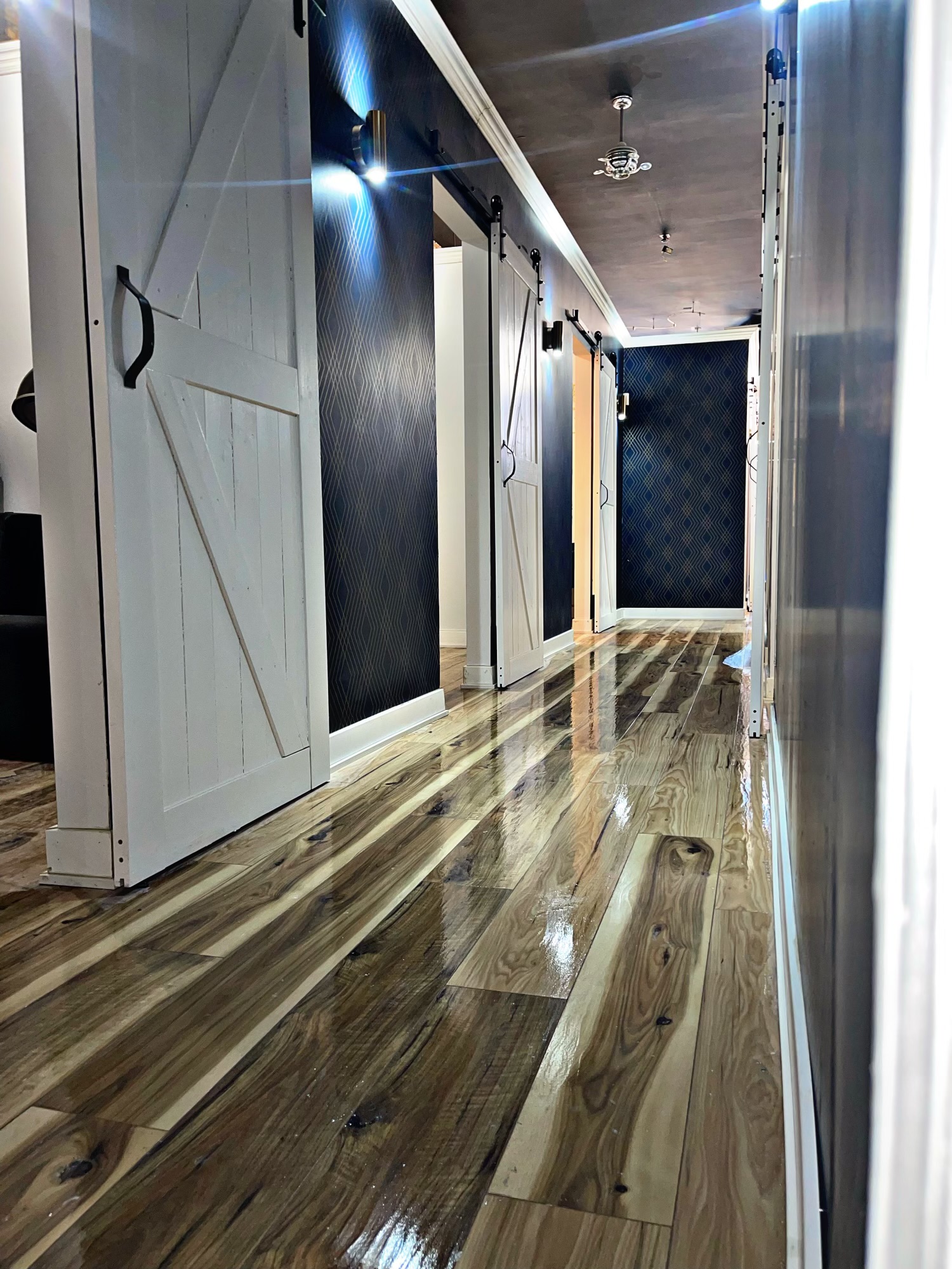 Inside the Suites Off The Shore Bronzeville Chicago location